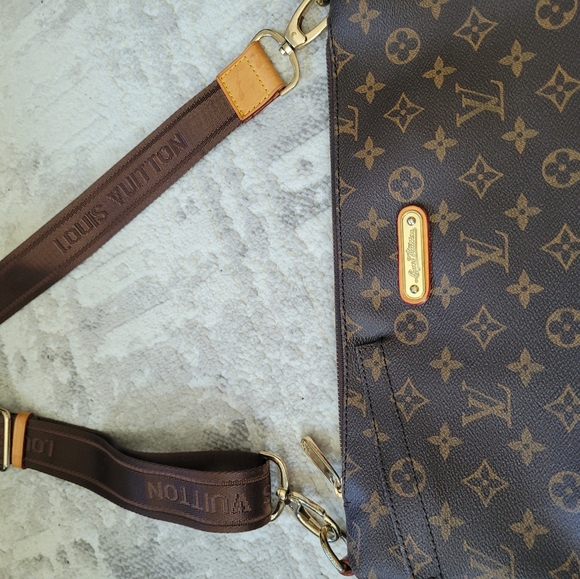 Assorted bags - Picture 6 of 12